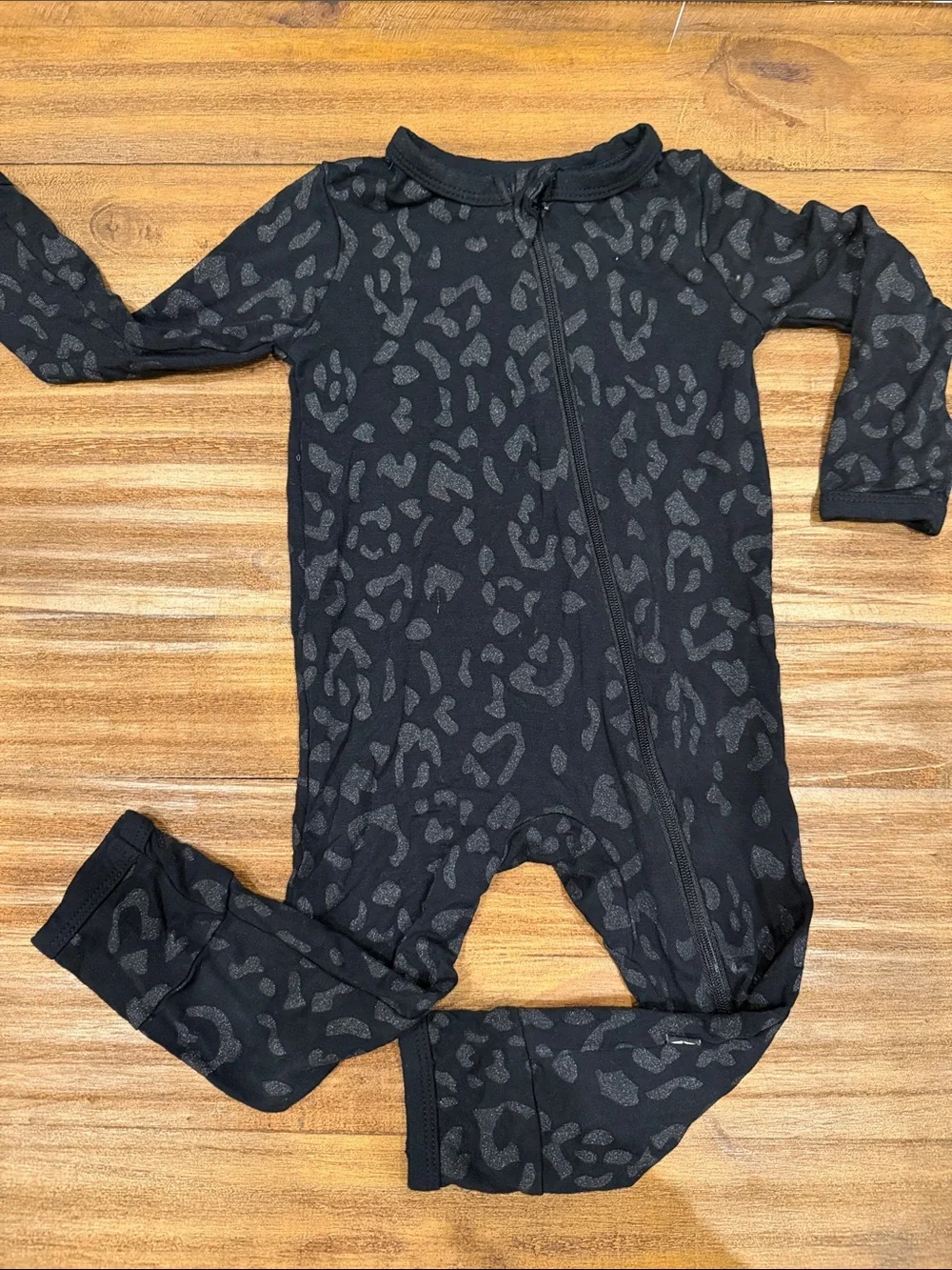 Kyte Baby 12-18M Black Leopard-Print One-Piece Zipper Romper